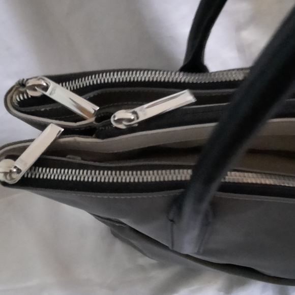 Tumi Nylon Triple Zipper Compartments, Gray Tote 73643GSP, w/Laptop Pouch - Picture 5 of 15